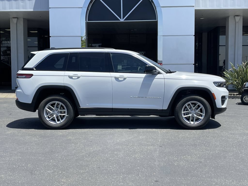 New 2026 Jeep Grand Cherokee Laredo AWD/4WD image 3