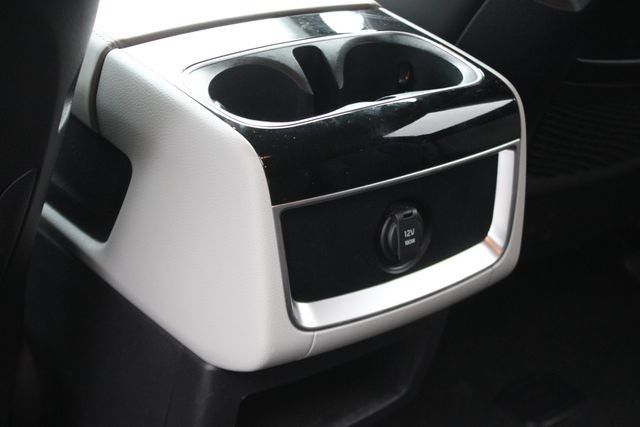 Used 2024 Kia Carnival EX FWD image 23