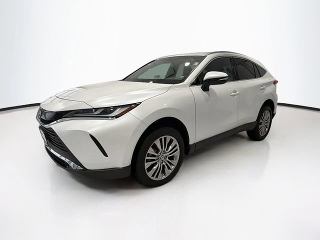Certified 2023 Toyota Venza XLE AWD/4WD image 3