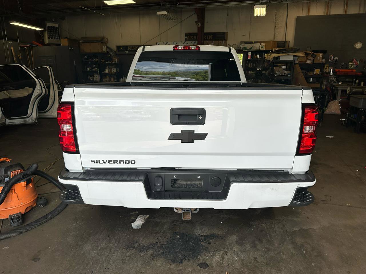 Used 2018 Chevrolet Silverado 1500 Custom w/ Custom Value Package AWD/4WD image 7