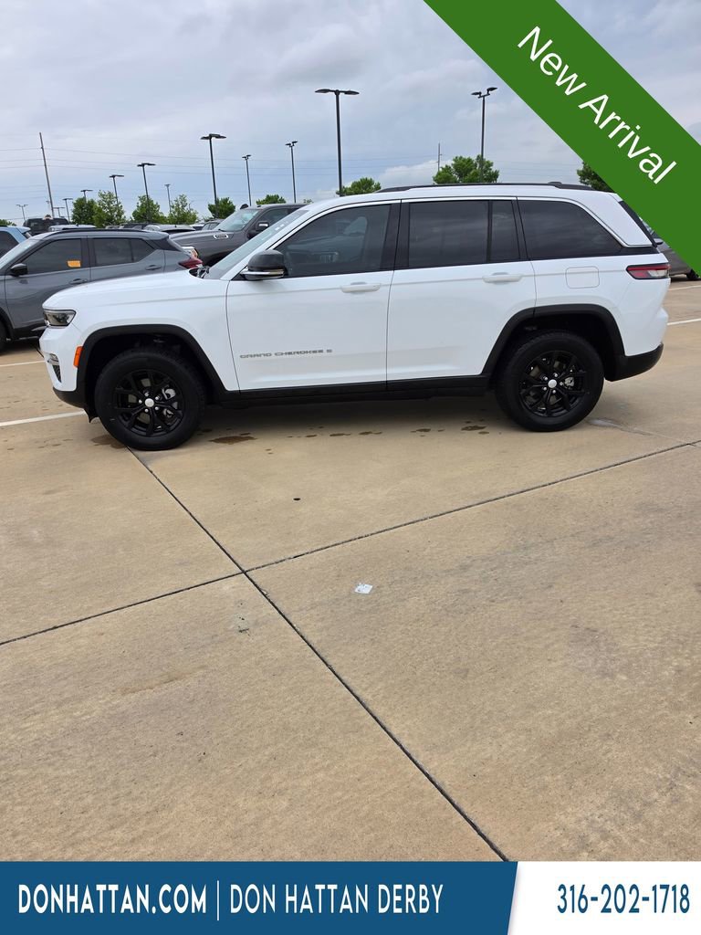 Used 2022 Jeep Grand Cherokee Limited AWD/4WD image 2