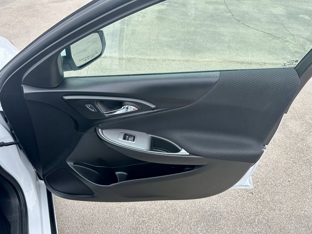 Used 2024 Chevrolet Malibu LT image 30