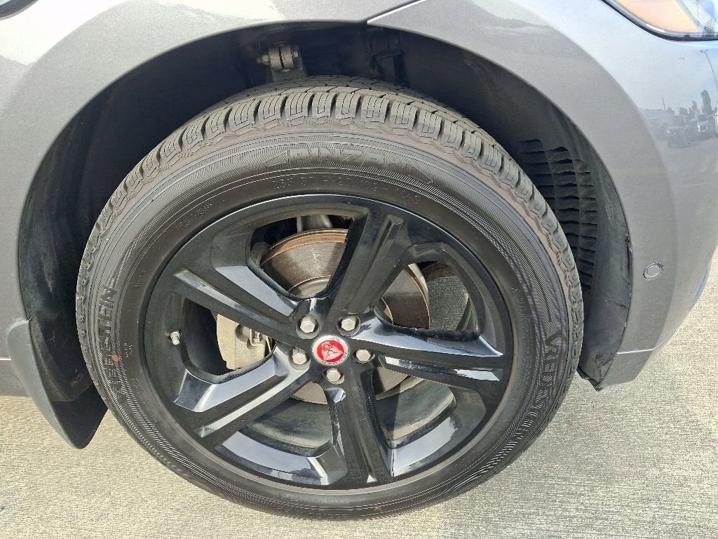 Used 2019 Jaguar F-PACE R-Sport AWD/4WD image 4