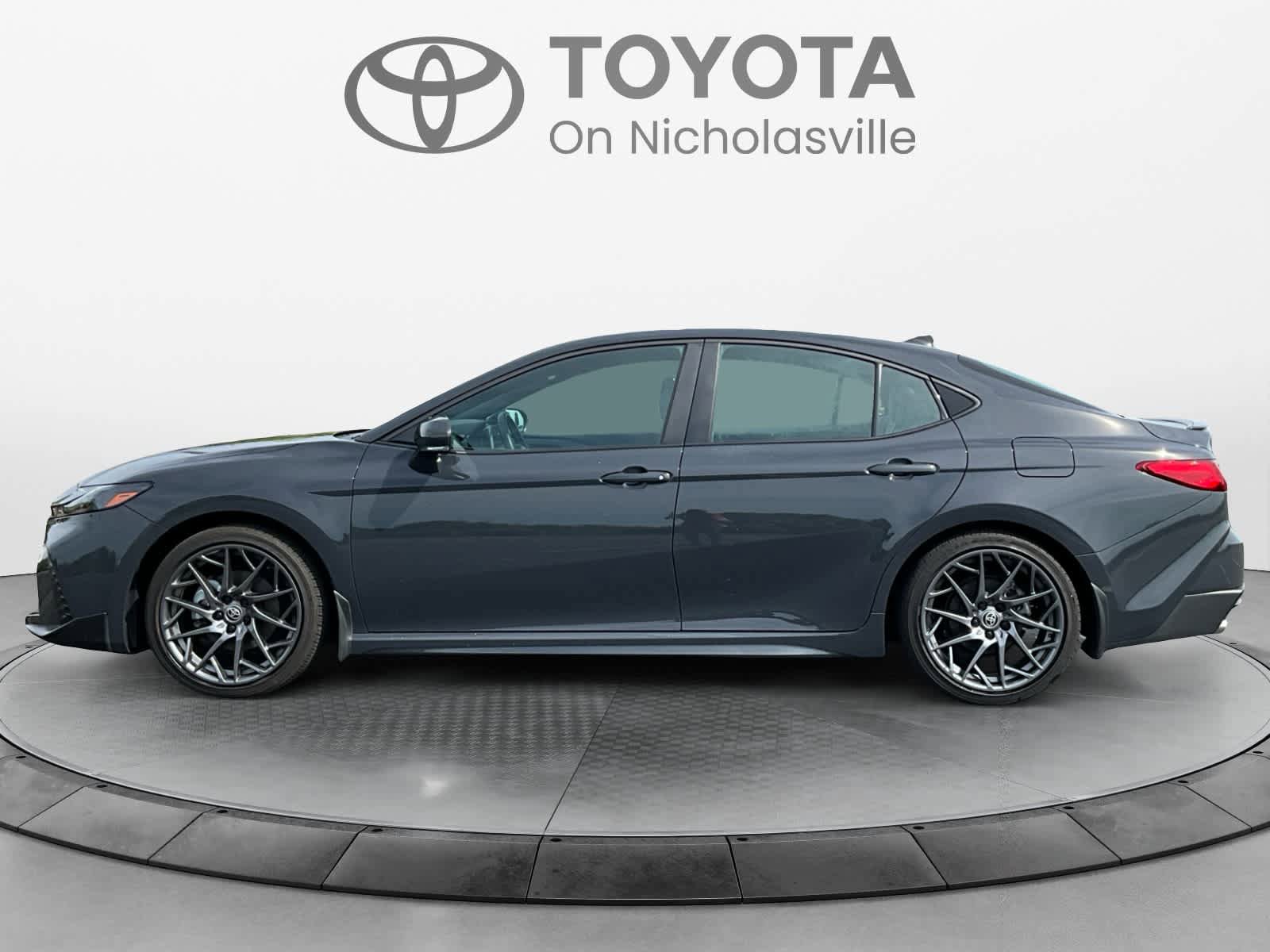 Used 2025 Toyota Camry SE w/ Convenience Package FWD image 3