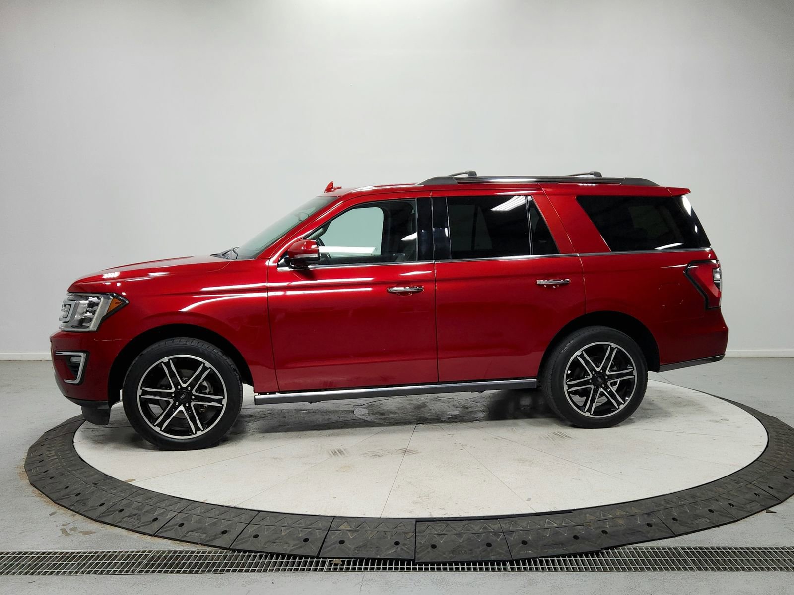 Used 2021 Ford Expedition Limited image 4