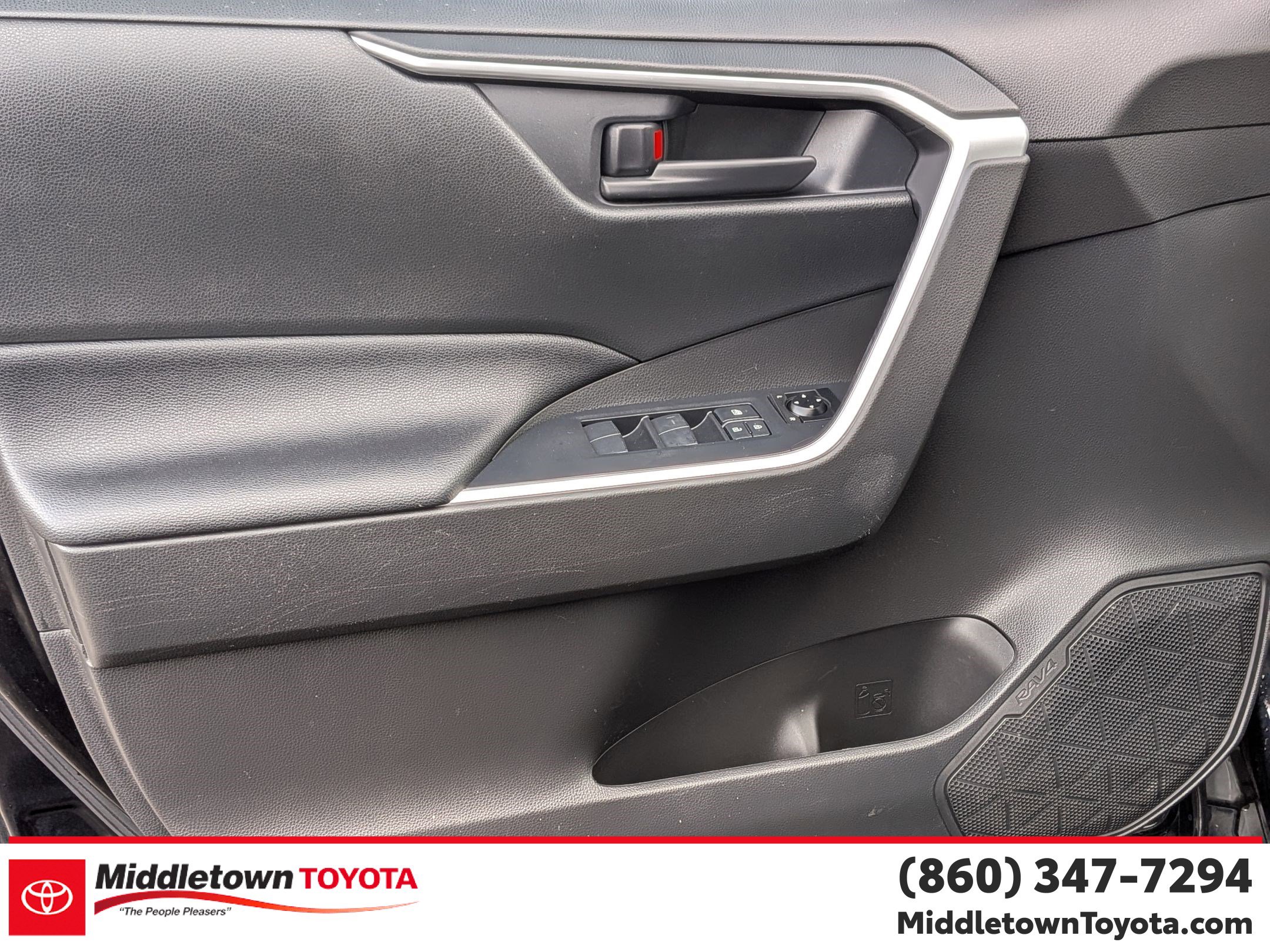 Used 2021 Toyota RAV4 SE w/ Weather & Moonroof Package AWD/4WD image 5