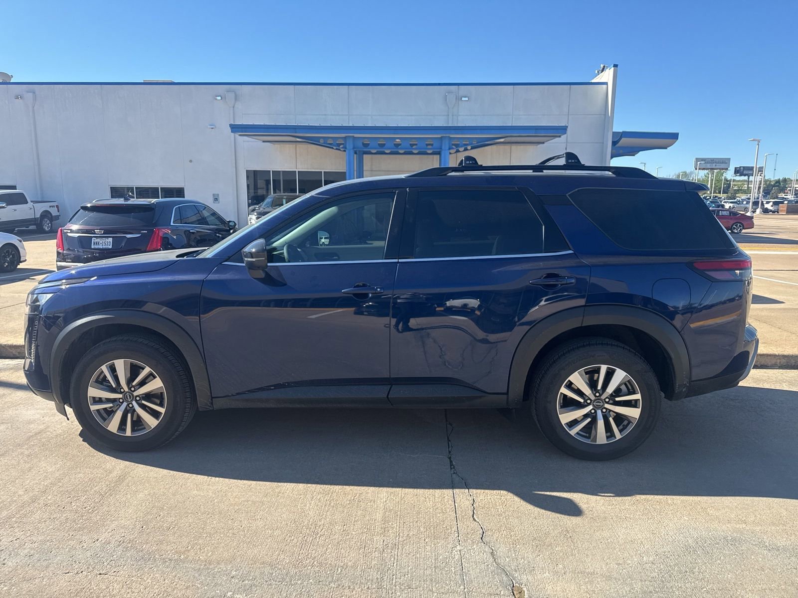 Used 2026 Nissan Pathfinder SL image 2