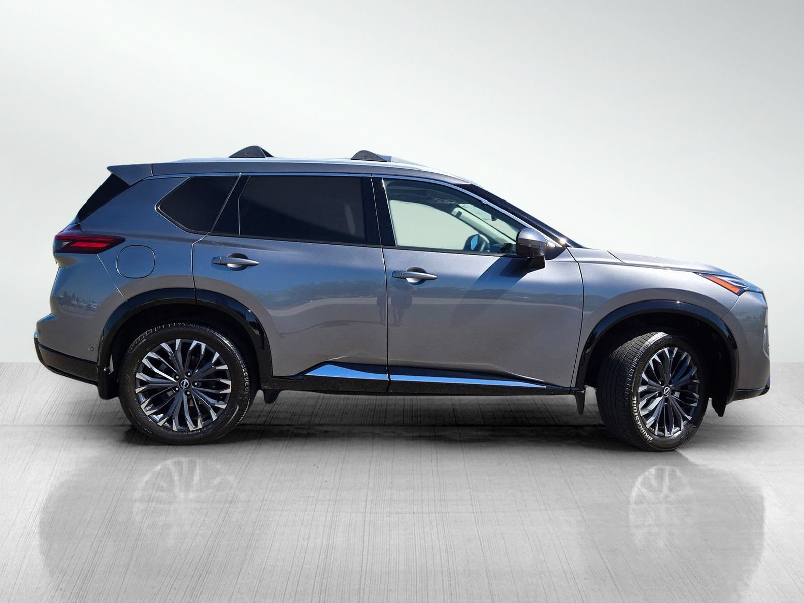 Used 2026 Nissan Rogue Platinum w/ Platinum Premium Package AWD/4WD image 3