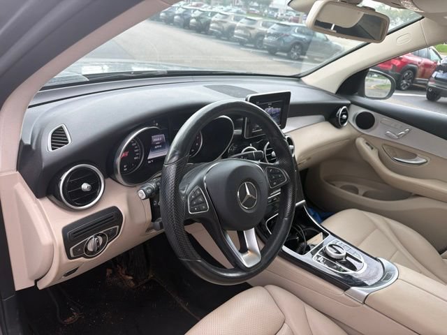 Used 2017 Mercedes-Benz GLC 300 4MATIC image 3