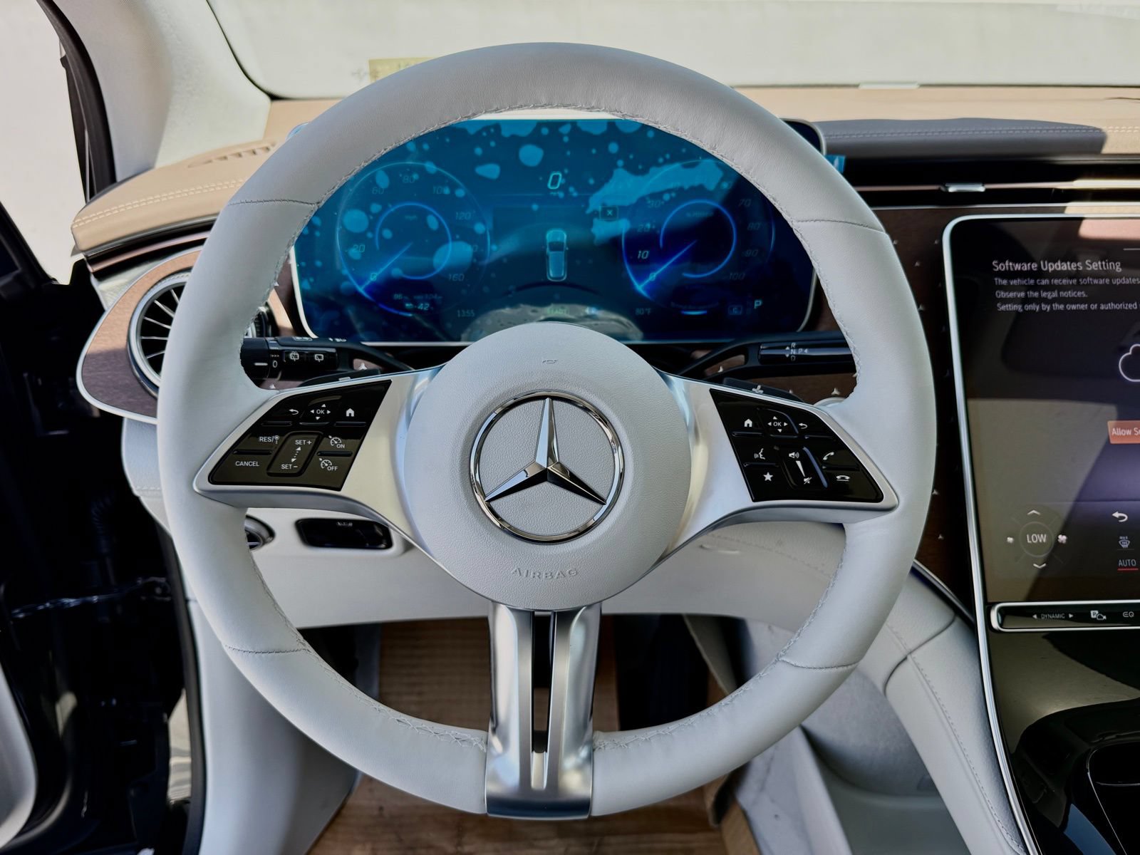 New 2026 Mercedes-Benz EQE 320 4MATIC SUV image 22