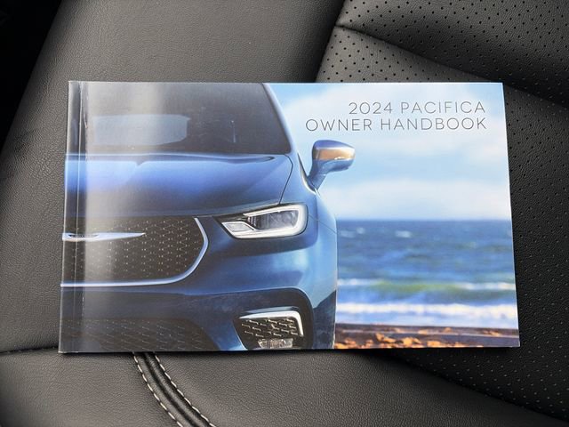 Used 2024 Chrysler Pacifica Touring-L FWD image 74