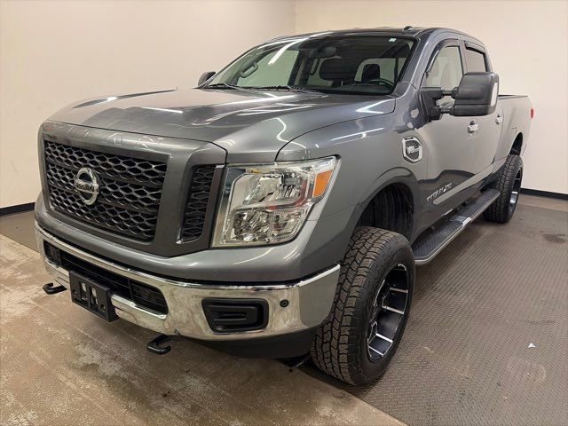Used 2019 Nissan Titan SV w/ SV Convenience Package image 3