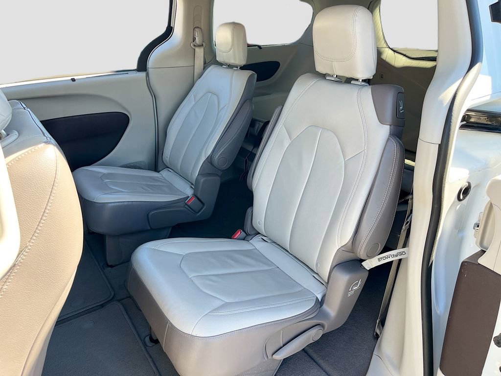 Used 2017 Chrysler Pacifica Touring-L image 22
