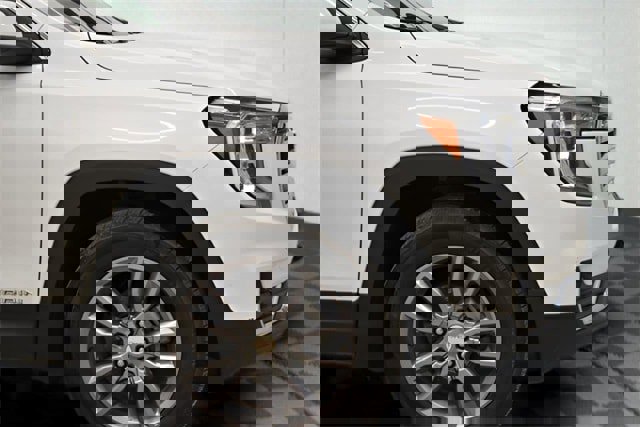 Used 2024 GMC Terrain SLT image 13