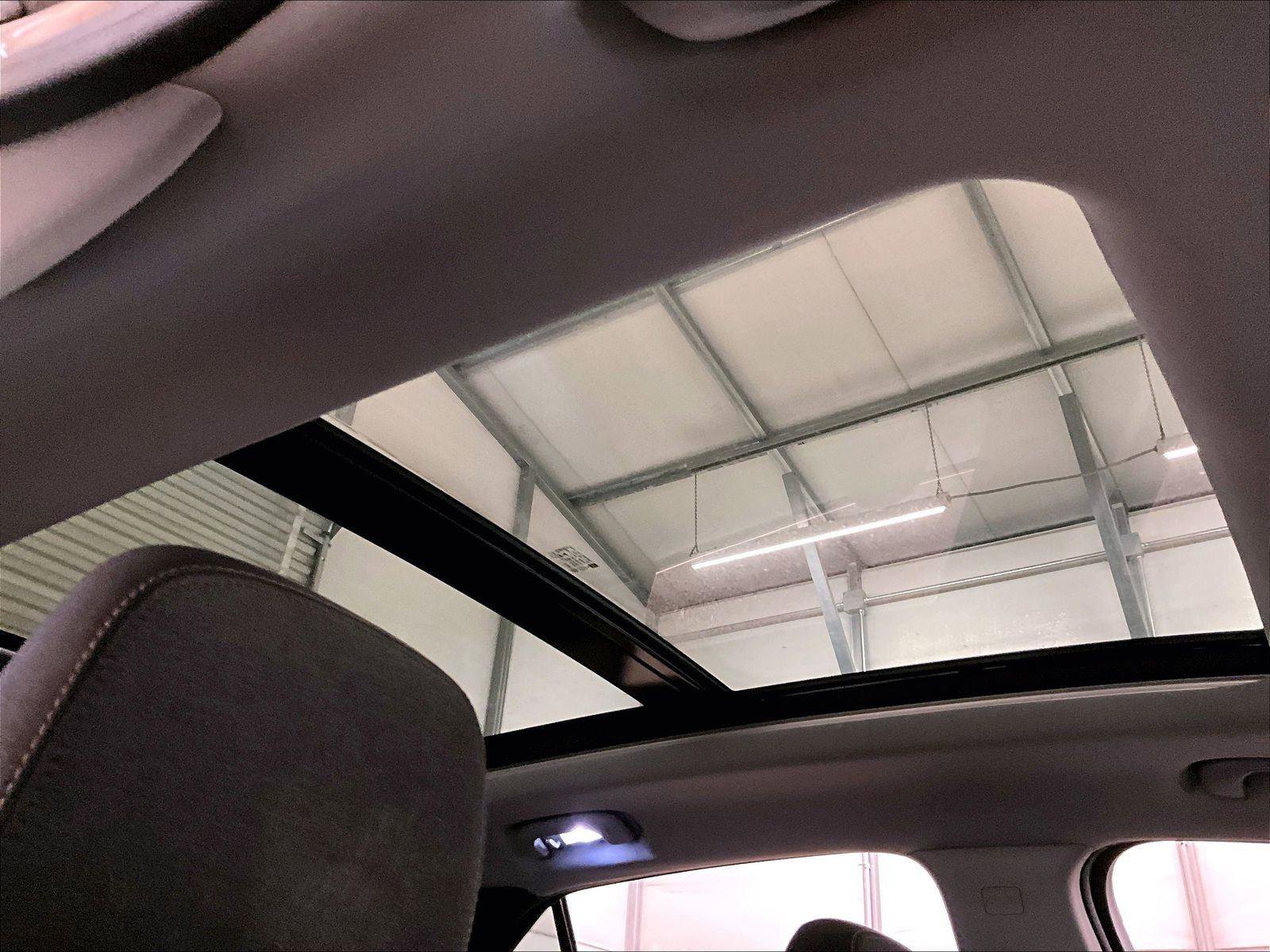 Used 2019 Chevrolet Equinox LT w/ Sun & Navigation Package image 21