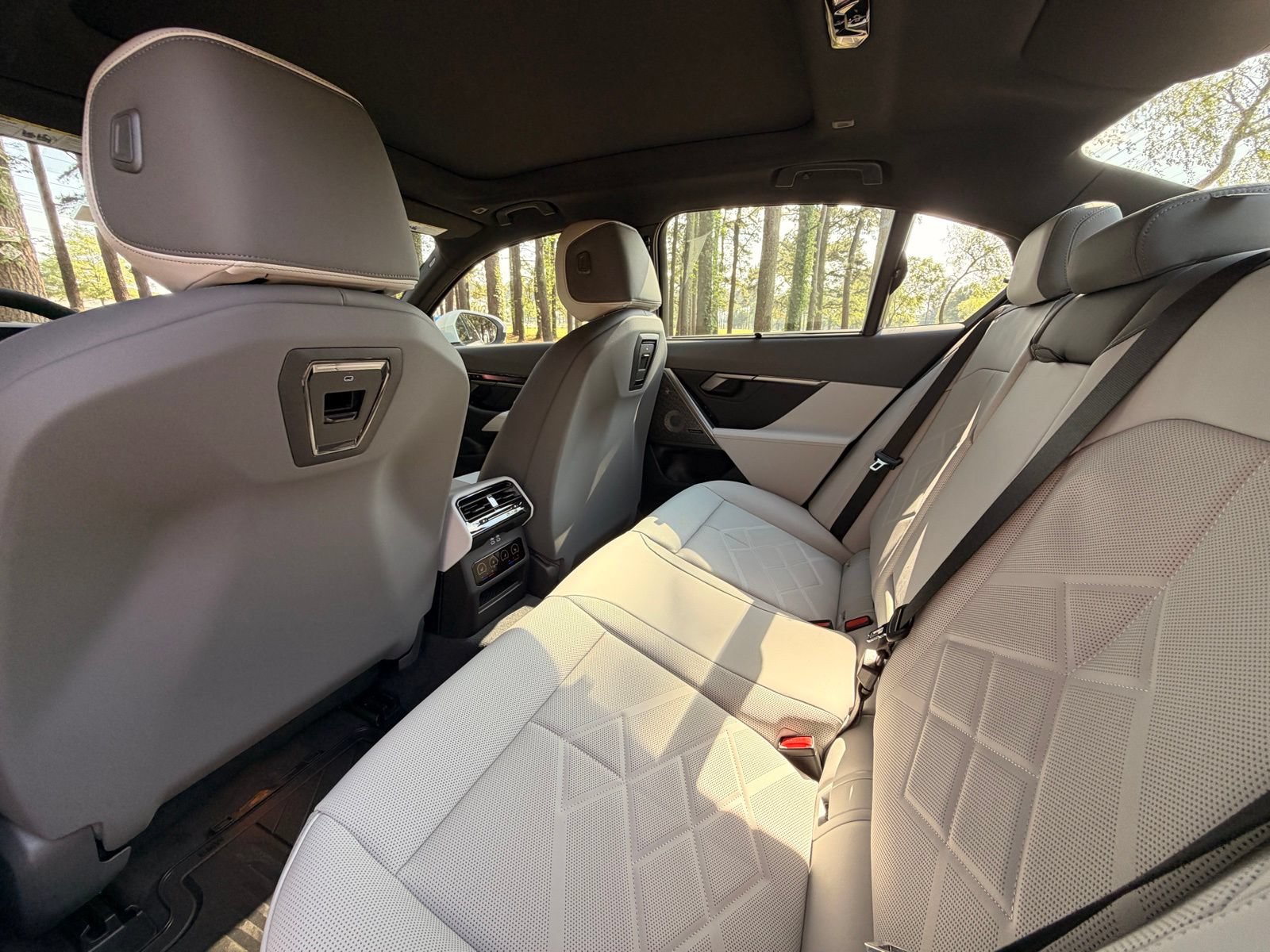 New 2026 BMW 550e xDrive w/ Executive Package AWD/4WD image 14