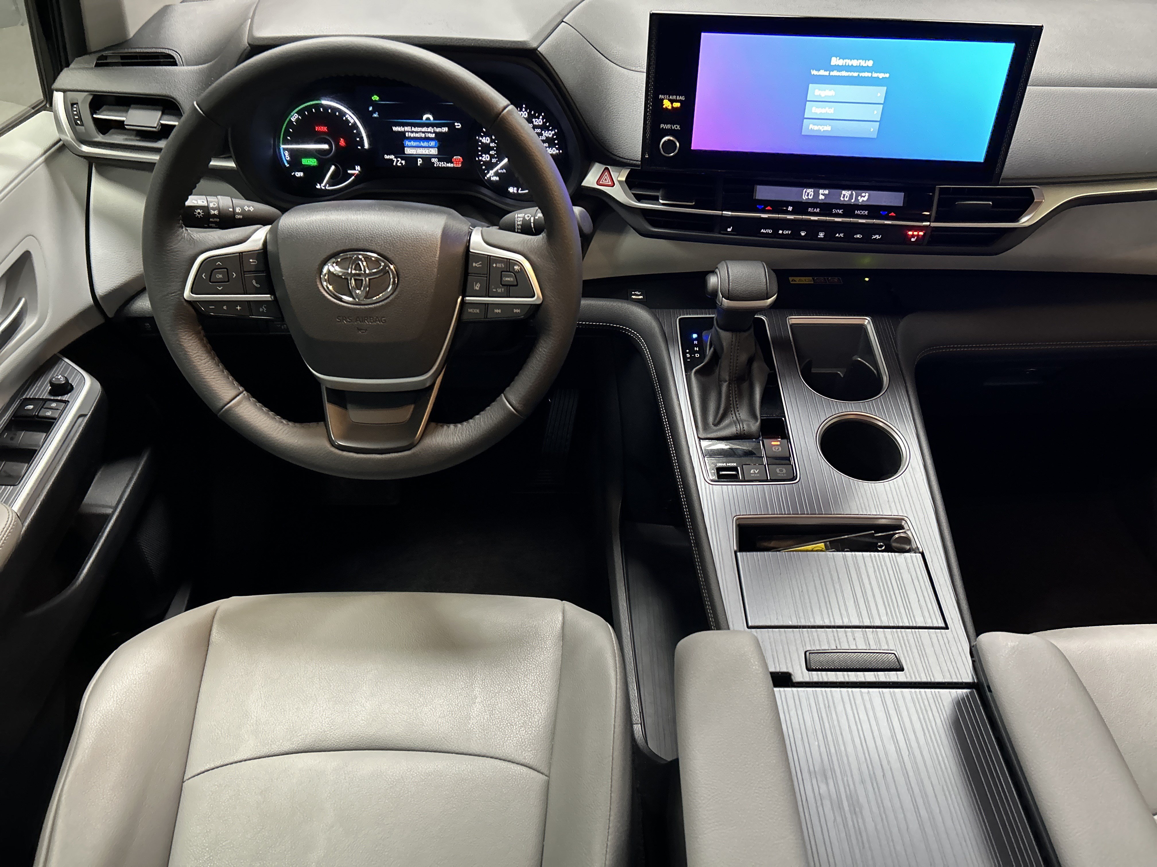 Certified 2025 Toyota Sienna XLE FWD image 30