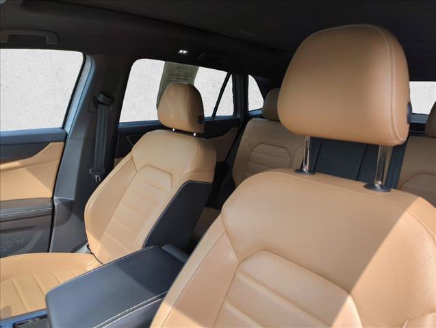 Used 2024 Volkswagen Atlas Cross Sport SEL R-Line AWD/4WD image 19