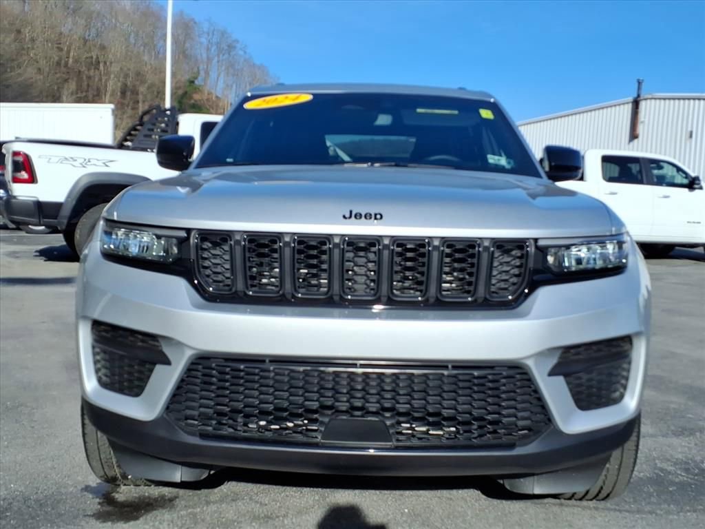 Used 2024 Jeep Grand Cherokee Altitude image 10