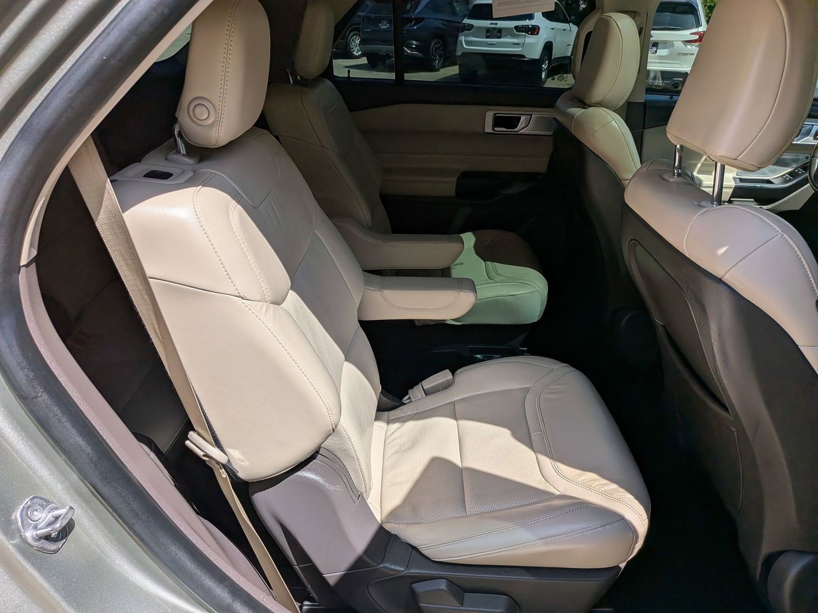 Used 2020 Ford Explorer Platinum w/ Premium Technology Package AWD/4WD image 35