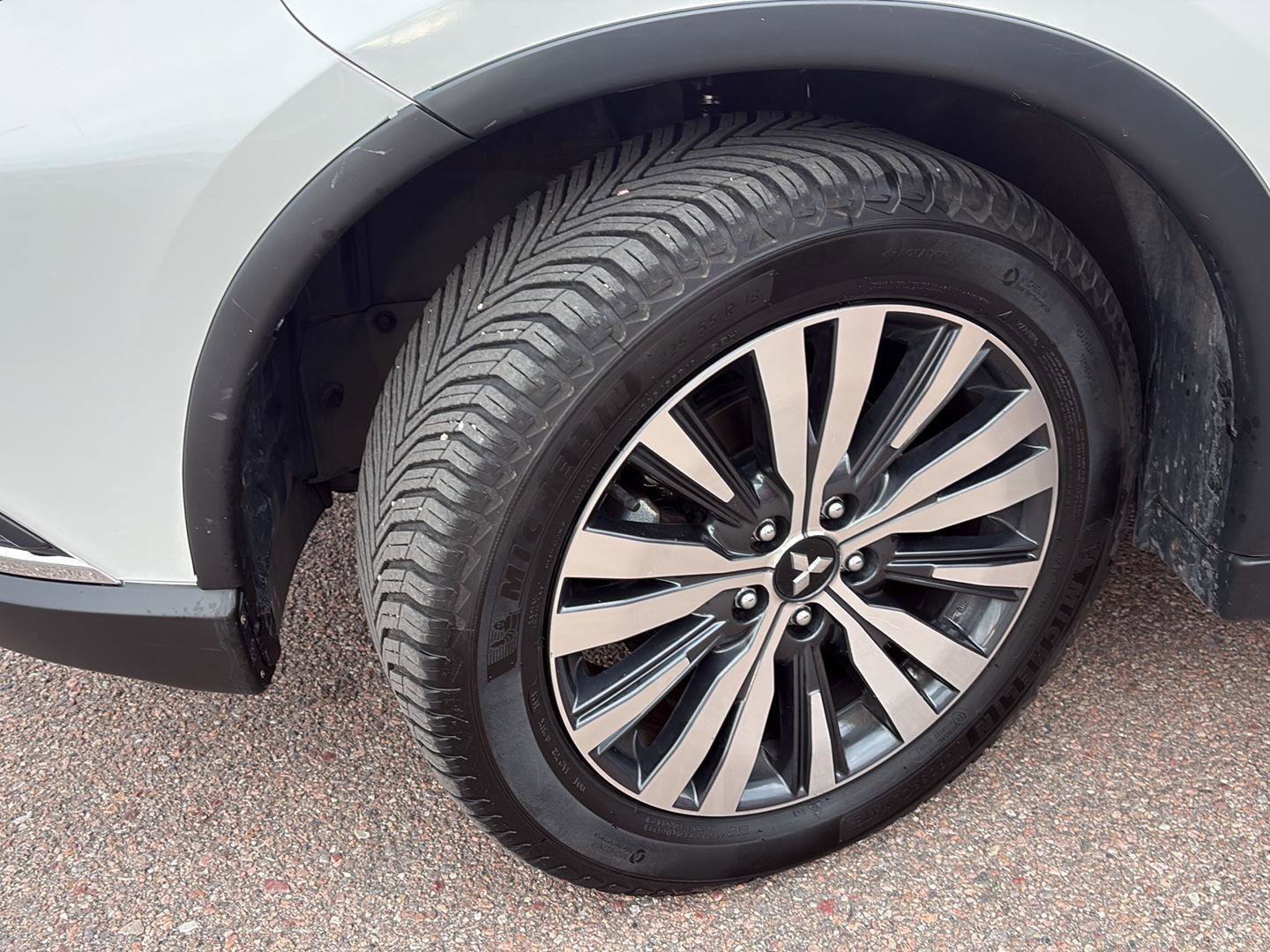 Used 2019 Mitsubishi Outlander GT image 4