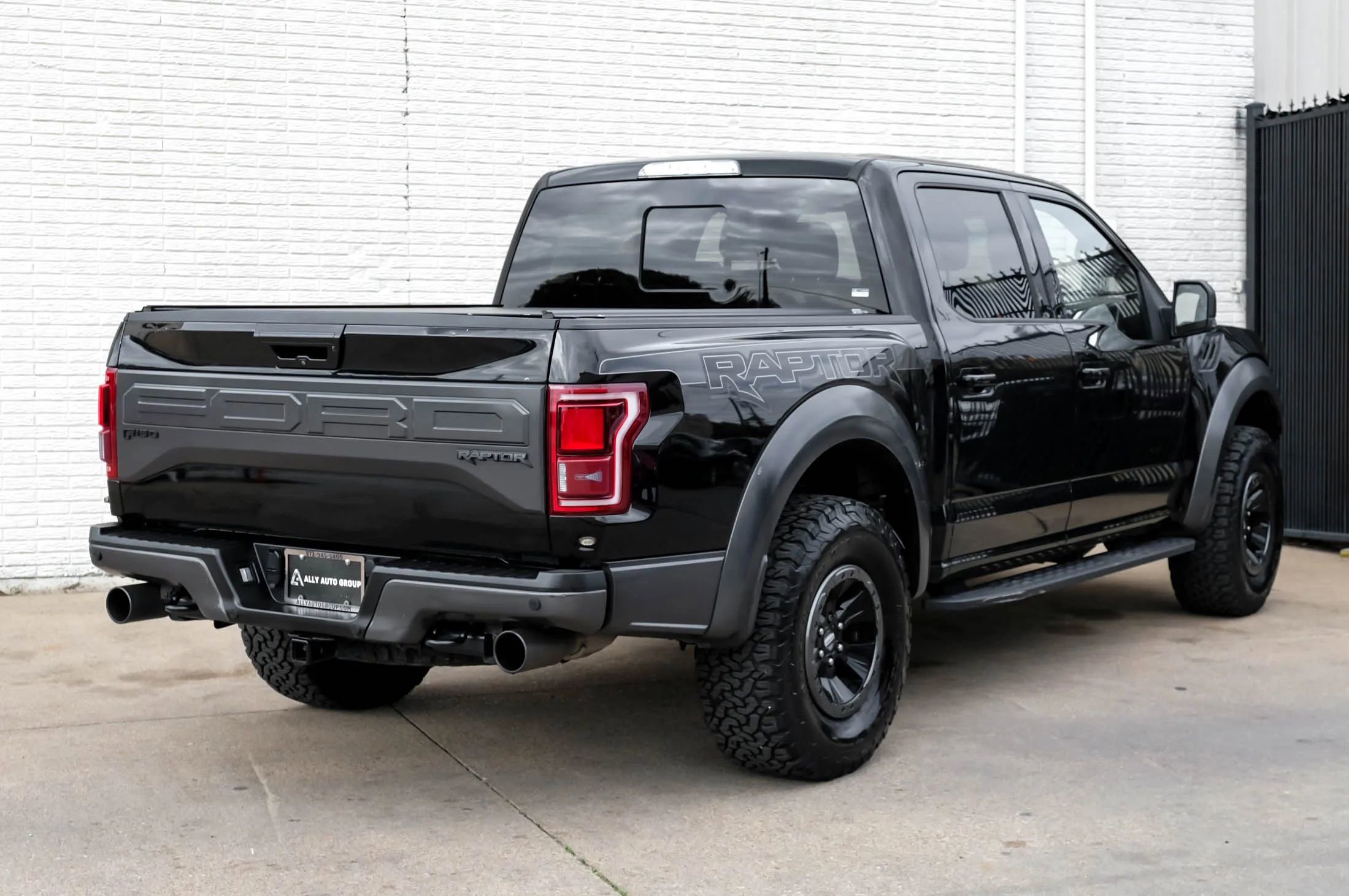 Used 2017 Ford F150 Raptor w/ Equipment Group 802A Luxury AWD/4WD image 8