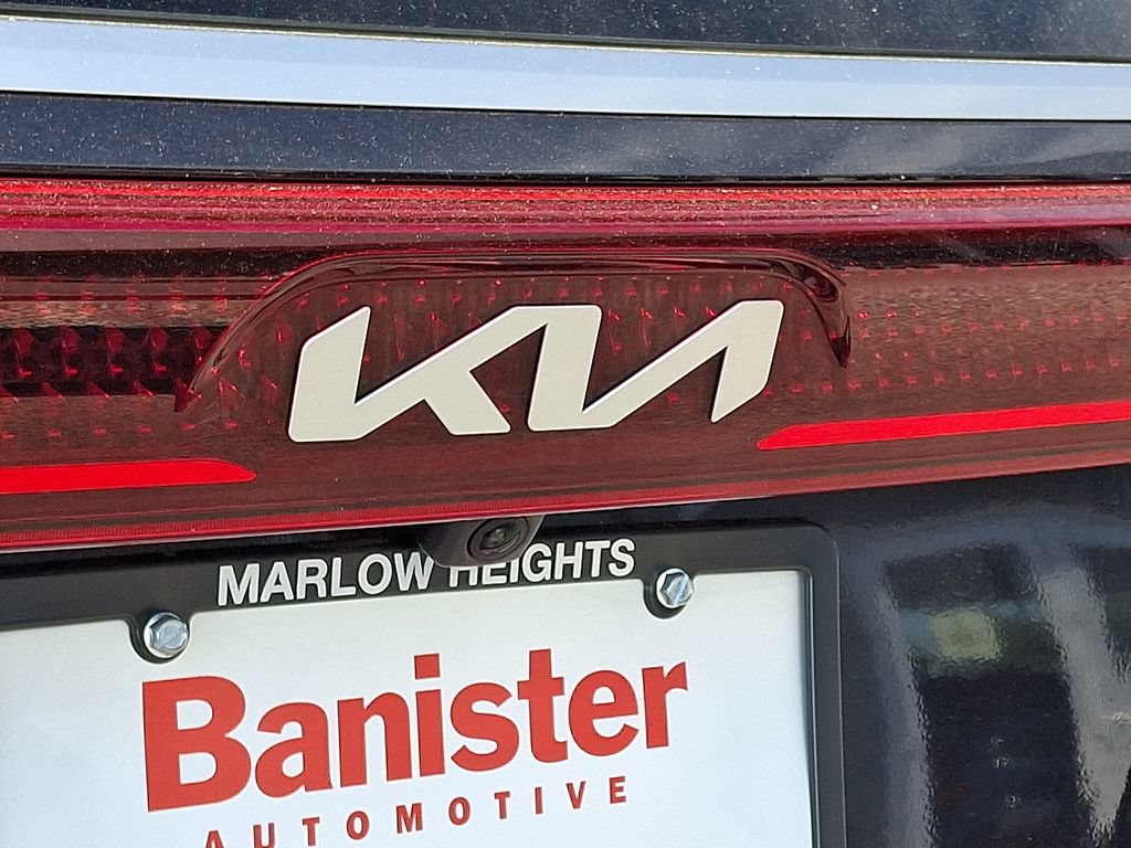 Used 2024 Kia Carnival LX FWD image 31