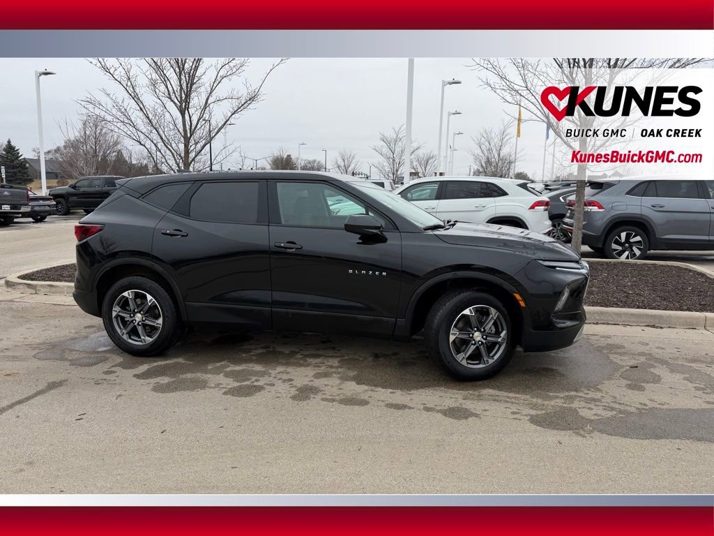 Used 2025 Chevrolet Blazer LT FWD image 4