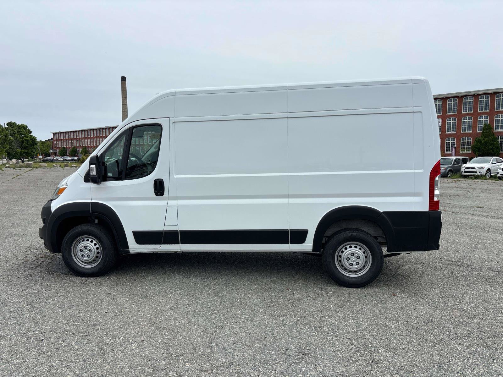 Used 2025 RAM ProMaster 2500 w/ Convenience Group FWD image 7
