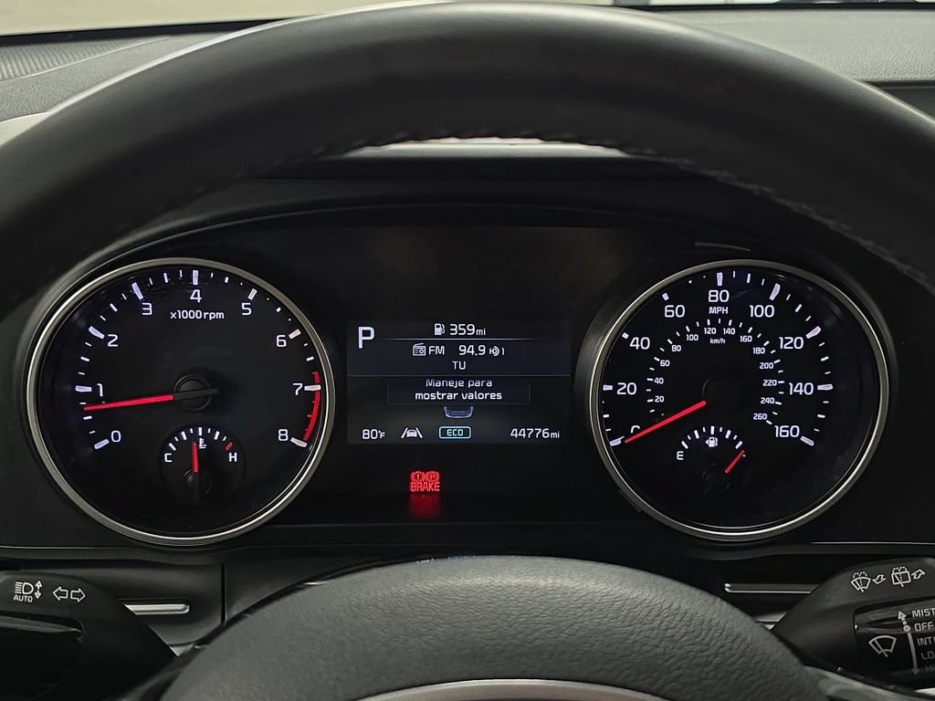 Used 2022 Kia Carnival LX FWD image 14
