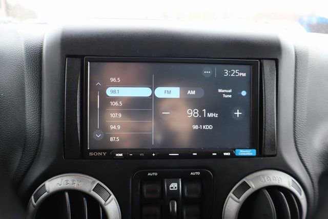 Used 2017 Jeep Wrangler Unlimited Willys image 18