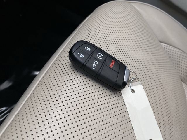 Used 2018 Chrysler 300 Limited w/ Safetytec Plus Group image 33