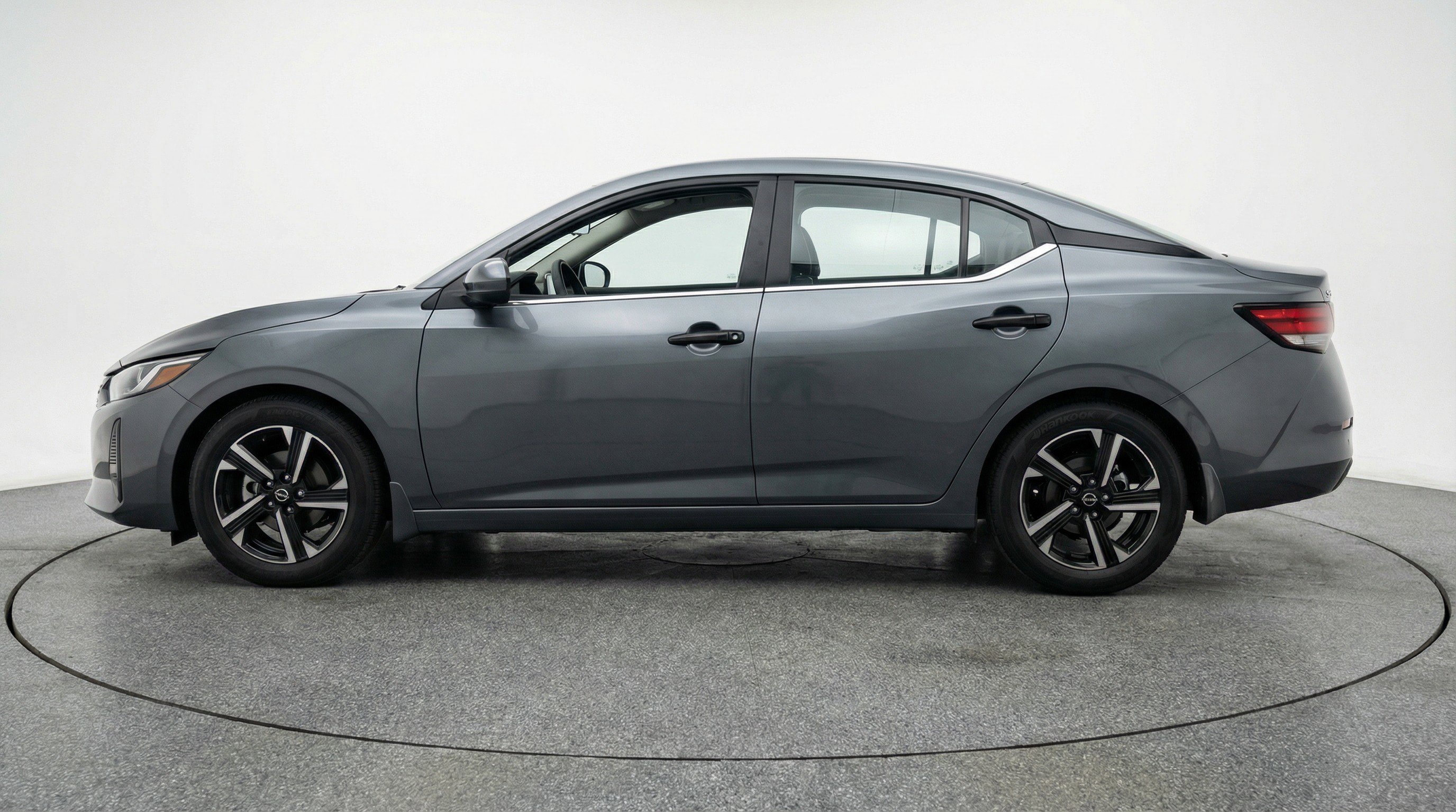 Used 2025 Nissan Sentra SV FWD image 5