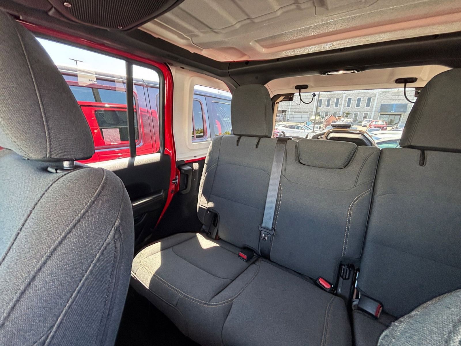 Used 2025 Jeep Wrangler Unlimited Sahara AWD/4WD image 39