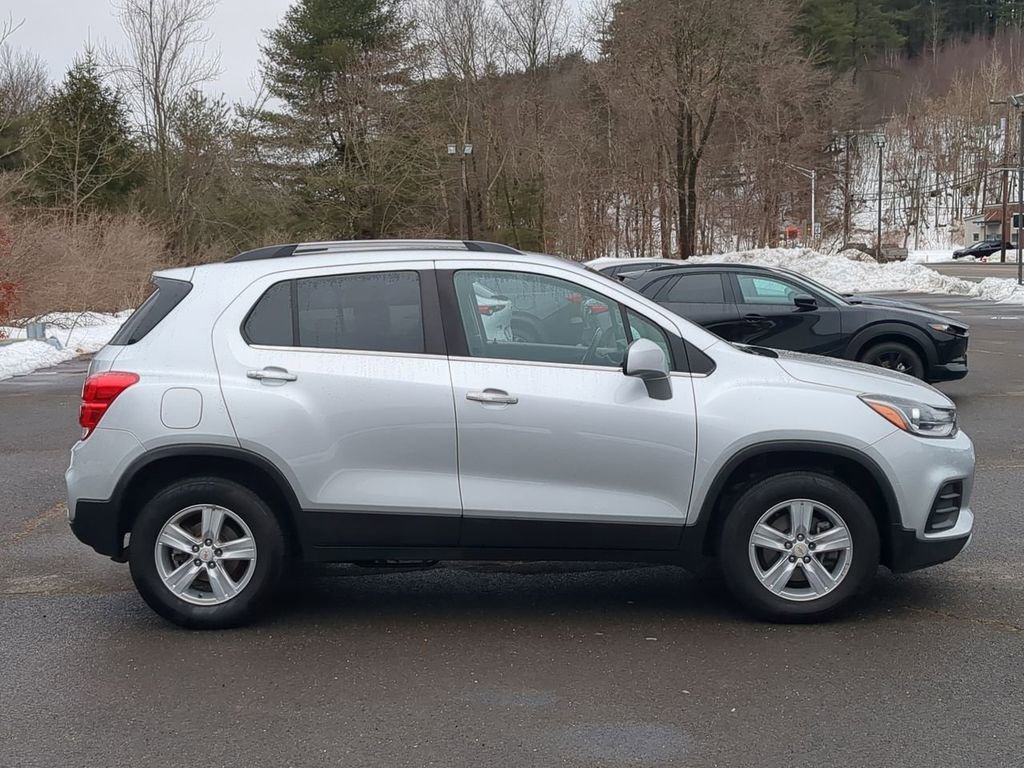 Used 2019 Chevrolet Trax LT w/ LT Convenience Package AWD/4WD image 3
