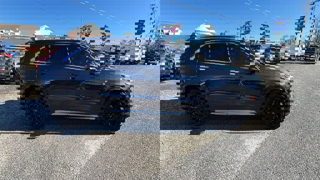 Used 2023 Cadillac XT4 Premium Luxury w/ Enhanced Visibility Package image 5