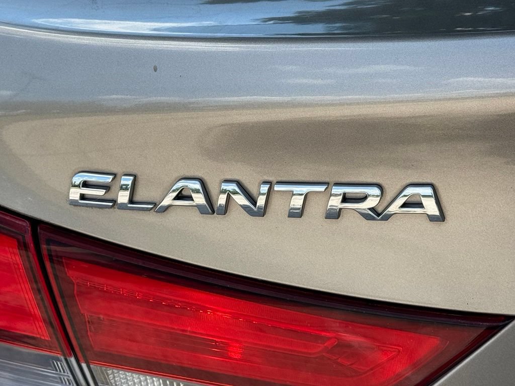 Used 2014 Hyundai Elantra SE FWD image 9