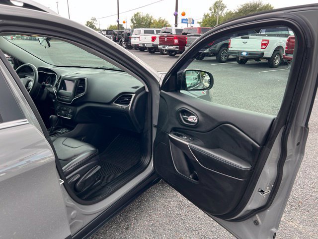 Used 2019 Jeep Cherokee Latitude Plus FWD image 12