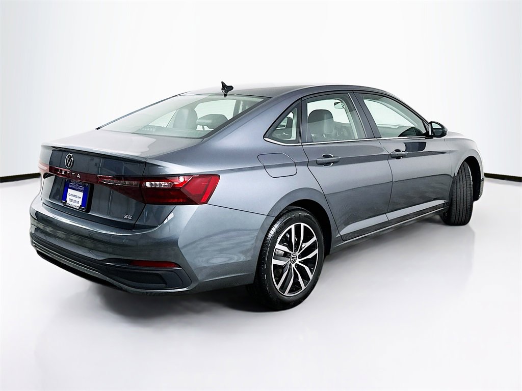 Used 2025 Volkswagen Jetta SE image 7