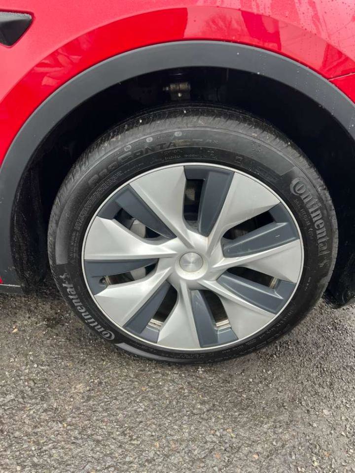 Used 2020 Tesla Model Y Long Range image 9