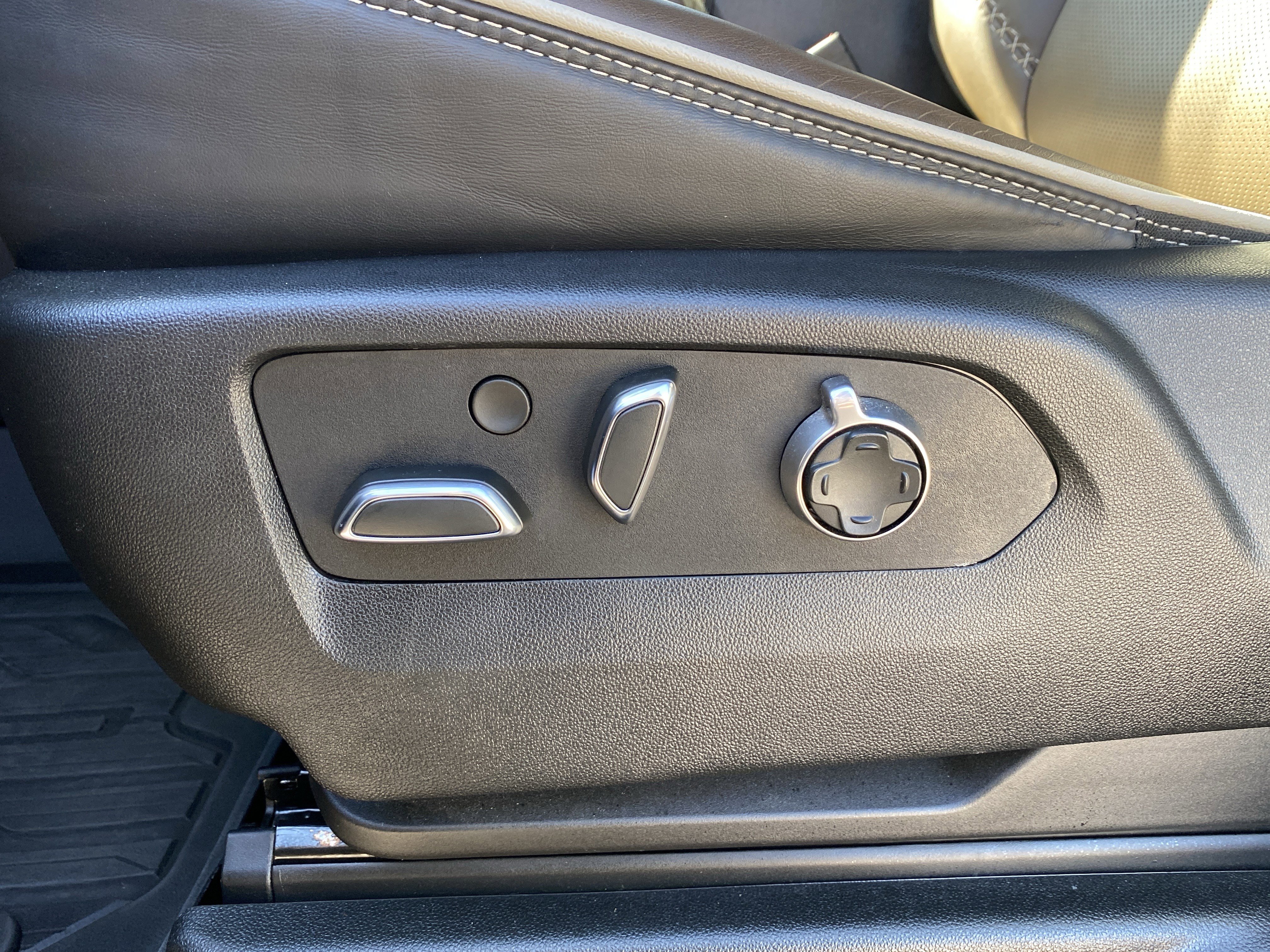 Used 2025 GMC Yukon Denali Ultimate image 45