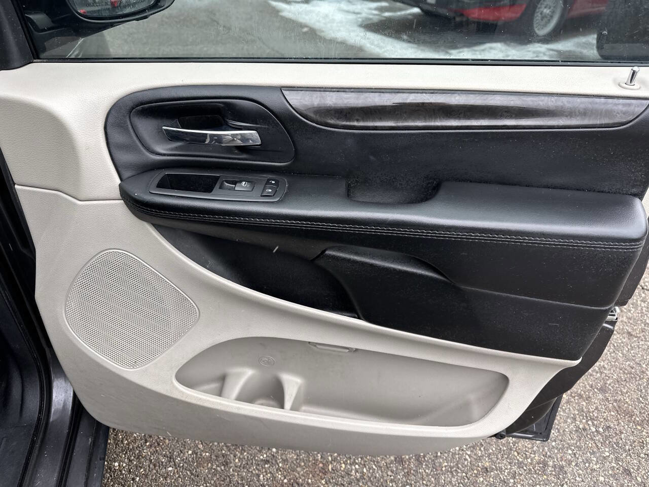 Used 2017 Dodge Grand Caravan SE w/ Power Window Group FWD image 23