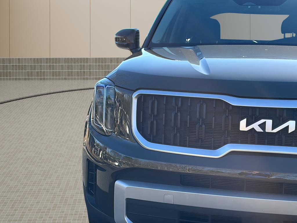 Used 2024 Kia Telluride EX w/ EX Captain's Chair Package image 10