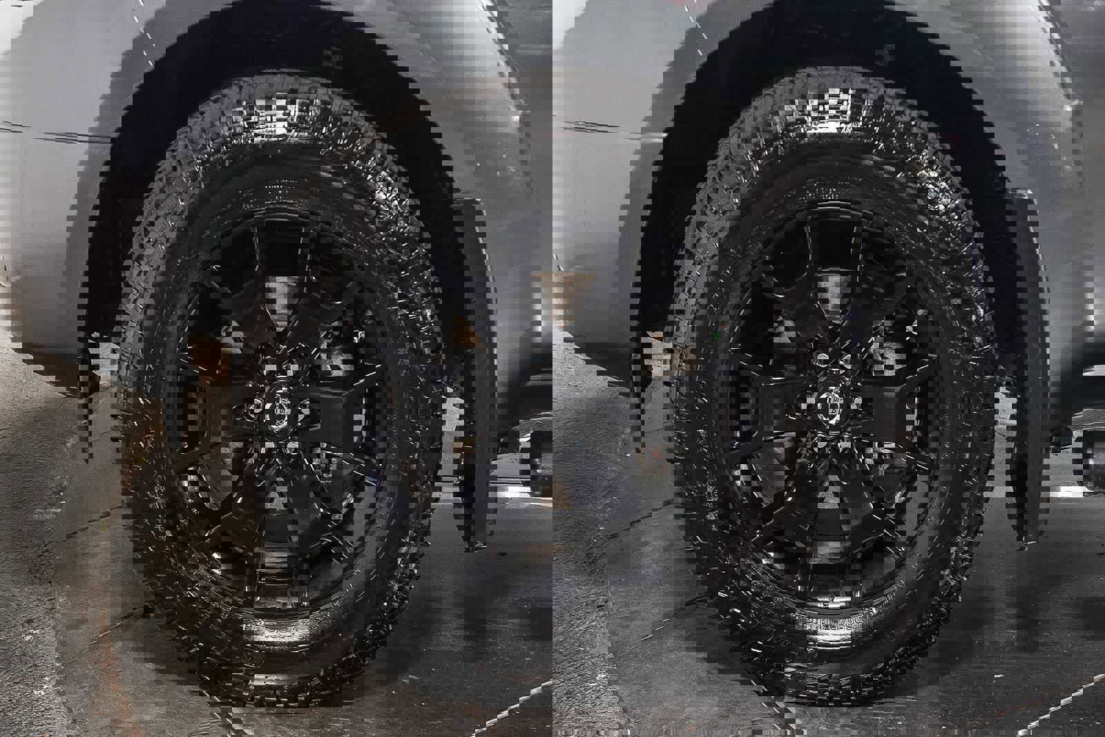 Used 2020 Nissan Frontier SV w/ Midnight Edition Floor Mats image 10