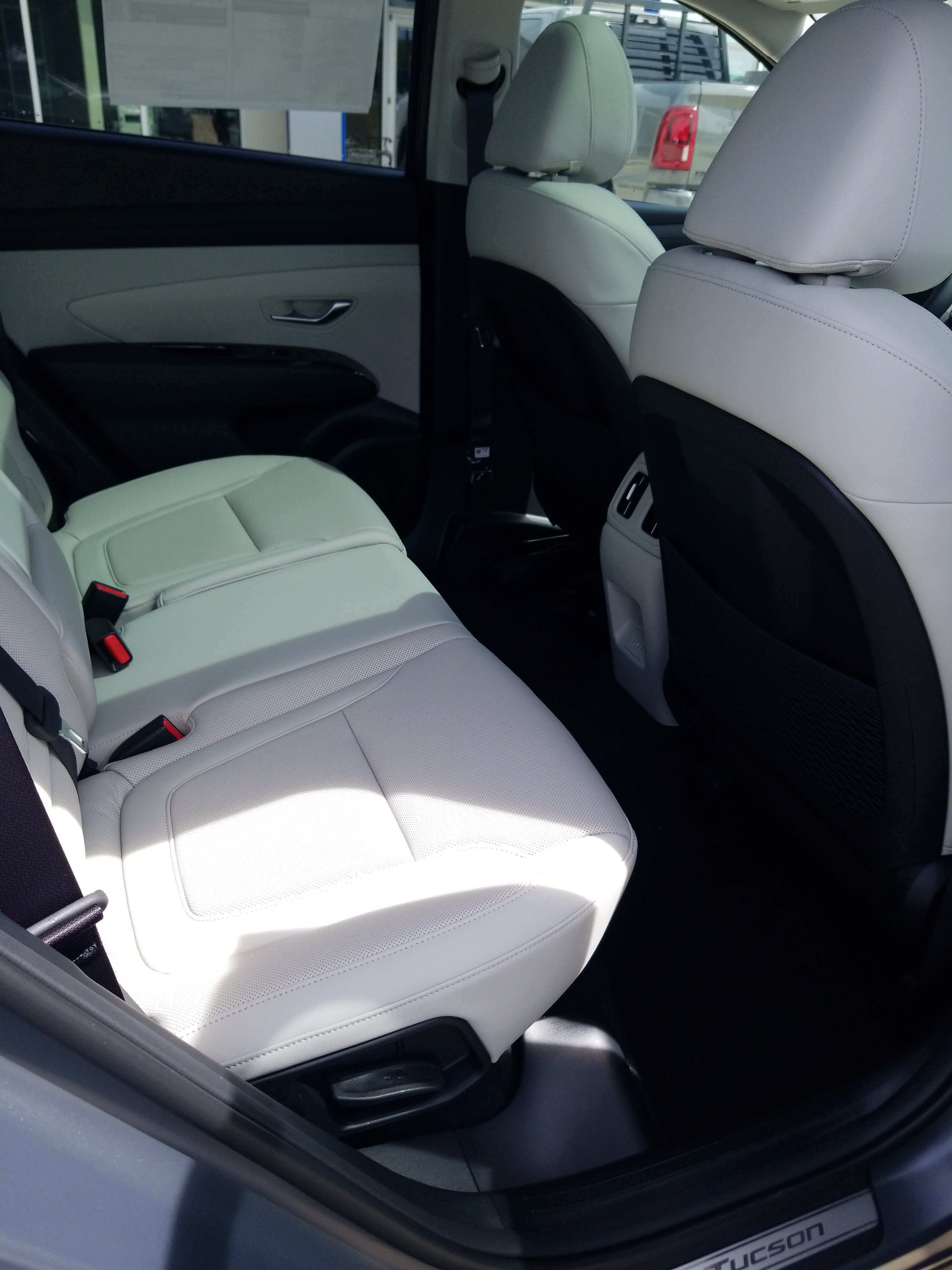 New 2026 Hyundai Tucson Limited FWD image 14