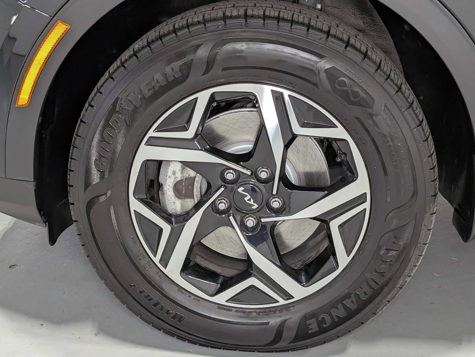 Certified 2023 Kia Sportage LX image 3