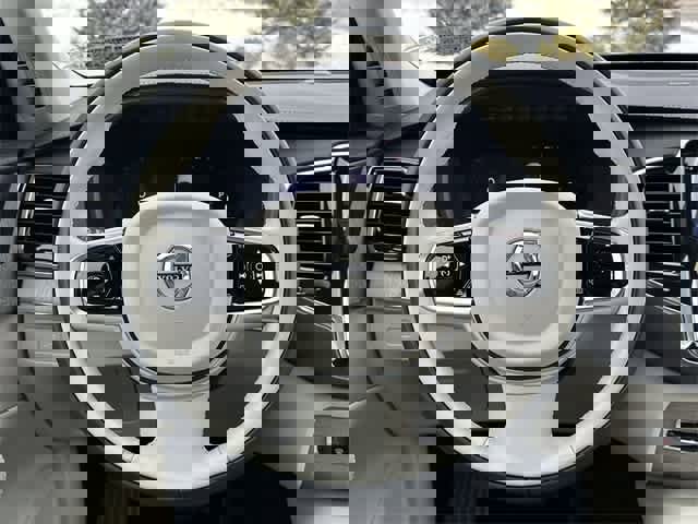 Used 2025 Volvo XC90 B6 Ultra image 8