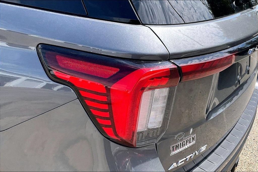 Used 2025 Ford Explorer Active w/ Active Comfort Package RWD image 30