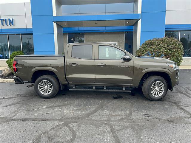 Used 2024 Chevrolet Colorado LT w/ LT Convenience Package II AWD/4WD image 9