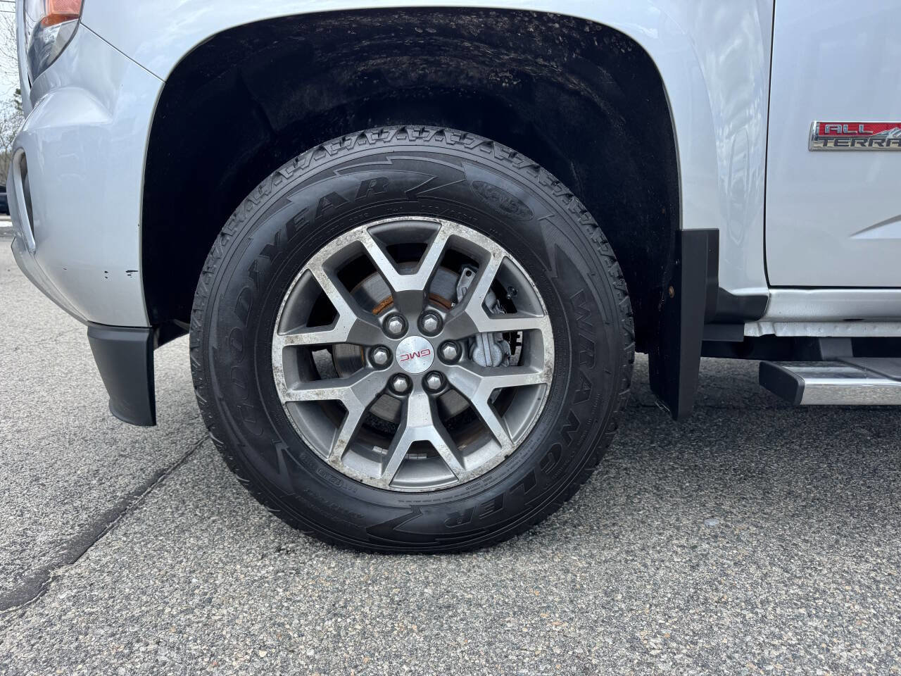 Used 2015 GMC Canyon SLE w/ All-Terrain Package AWD/4WD image 4